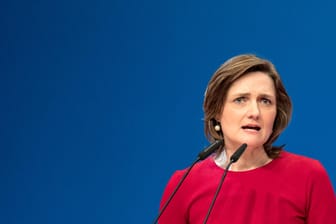 Simone Lange: Die Oberbürgermeisterin von Flensburg fühlt sich durch das Wahlergebnis ihrer letzten Kandidatur bestärkt. (Archivbild)