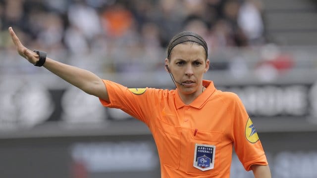 Schiedsrichterin Stephanie Frappart wird den Supercup zwischen dem FC Liverpool und dem FC Chelsea leiten.