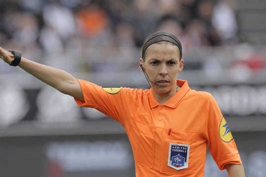 Schiedsrichterin Stephanie Frappart wird den Supercup zwischen dem FC Liverpool und dem FC Chelsea leiten.