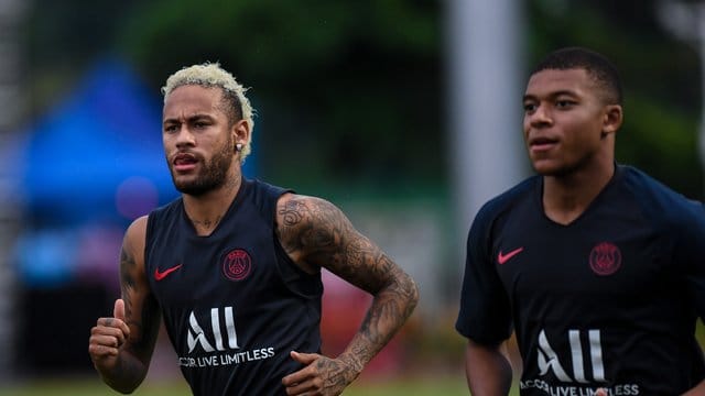 Neymar zeigt beim Training von Paris Saint-Germain in Shenzhen Einsatz. Neymar zeigt beim Training von Paris Saint-Germain in Shenzhen Einsatz.