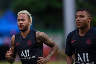 Neymar zeigt beim Training von Paris Saint-Germain in Shenzhen Einsatz.