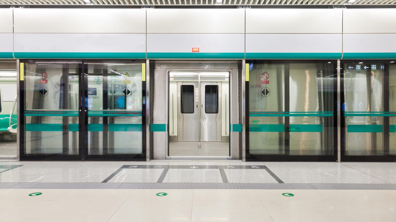 Bahnsteigtüren: Das Ein- und Aussteigen soll mit den Türen schneller gehen. (Symbolbild)
