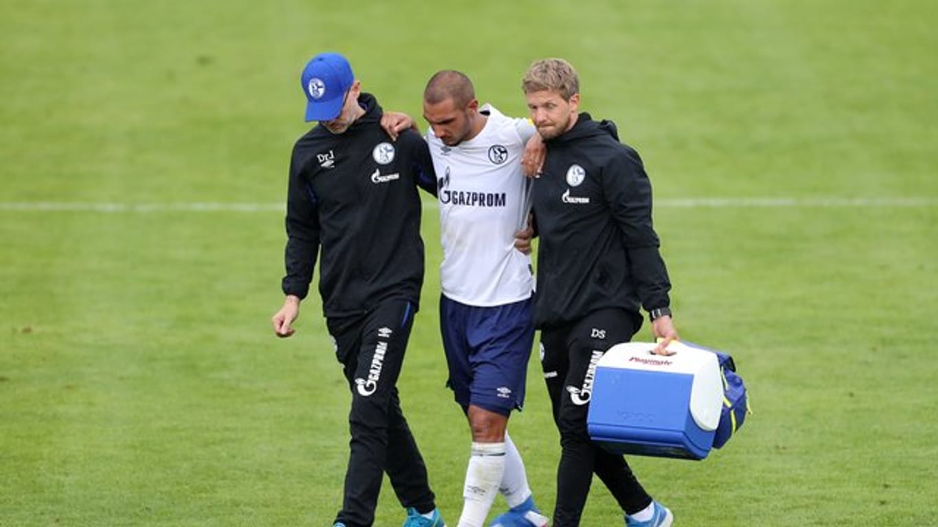 Schalke-Profi Ahmed Kutucu muss im Testspiel gegen Alanyaspor Schalkes verletzt den Platz verlassen.