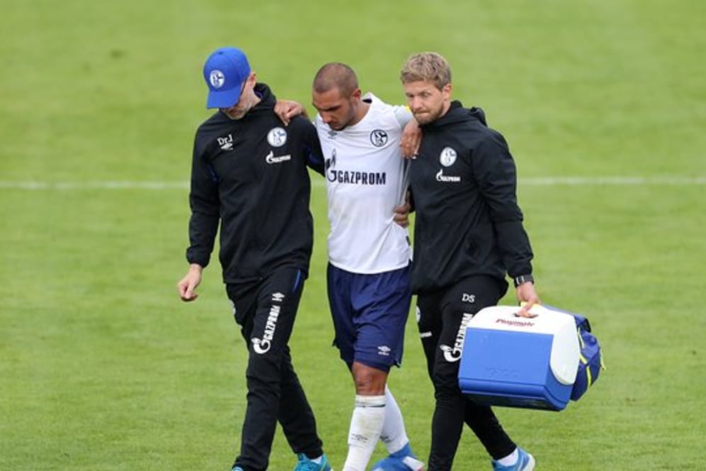 Schalke-Profi Ahmed Kutucu muss im Testspiel gegen Alanyaspor Schalkes verletzt den Platz verlassen.