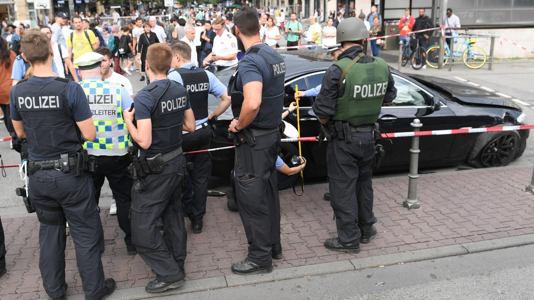 Frankfurt: Banküberfall Am Hauptbahnhof – Polizei Schießt Auf Räuber