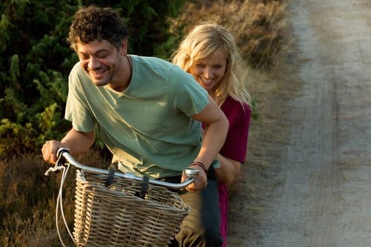 Katja (Nadja Uhl) erlebt eine unerwartete Begegnung mit dem Reisejournalisten Daniel (Carlo Ljubek).