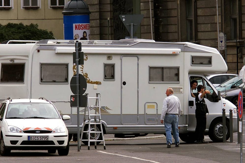 Wohnmobil am Schlossplatz in Berlin-Mitte: Auch wenn die Lage günstig ist, dürfen Wohnmobile nur unter bestimmten Voraussetzungen an Straßen parken.