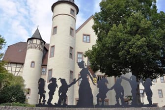In dem Schloss in Lohr am Main ist Maria Sophia von Erthal aufgewachsen, die für das historische Vorbild für das Märchen "Schneewittchen" gehalten wird.