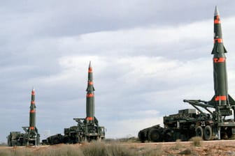 Pershing-II-Raketen auf einem Testgelände in den USA (Archivbild): Die Mittelstreckenraketen waren nach dem Abschluss des INF-Vertrages 1988 vernichtet worden. Nun wollen die USA ein neues konventionelles Mittelstreckenraketen-System entwickeln.