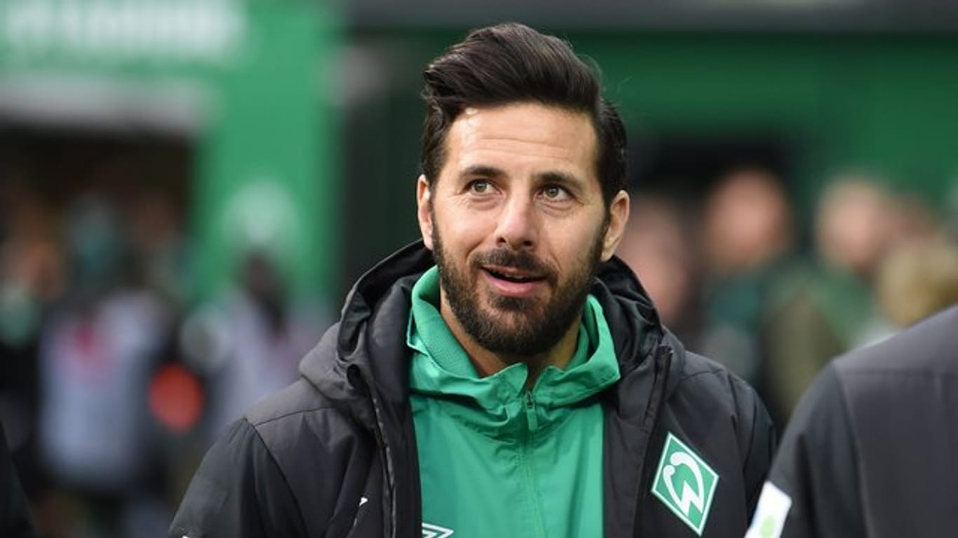 Werders Claudio Pizarro wünscht dem Hamburger Sport Verein einen möglichst schnellen Aufstieg in die Fußball-Bundesliga.