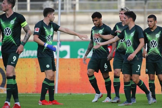 Der VfL Wolfsburg hat den französischen Erstligisten OGC Nizza in einem Testspiel mit 8:1 besiegt.