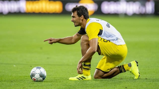 Borussia Dortmund muss im Supercup gegen den FC Bayern München auf Abwehrchef Mats Hummels verzichten. Borussia Dortmund muss im Supercup gegen den FC Bayern München auf Abwehrchef Mats Hummels verzichten.