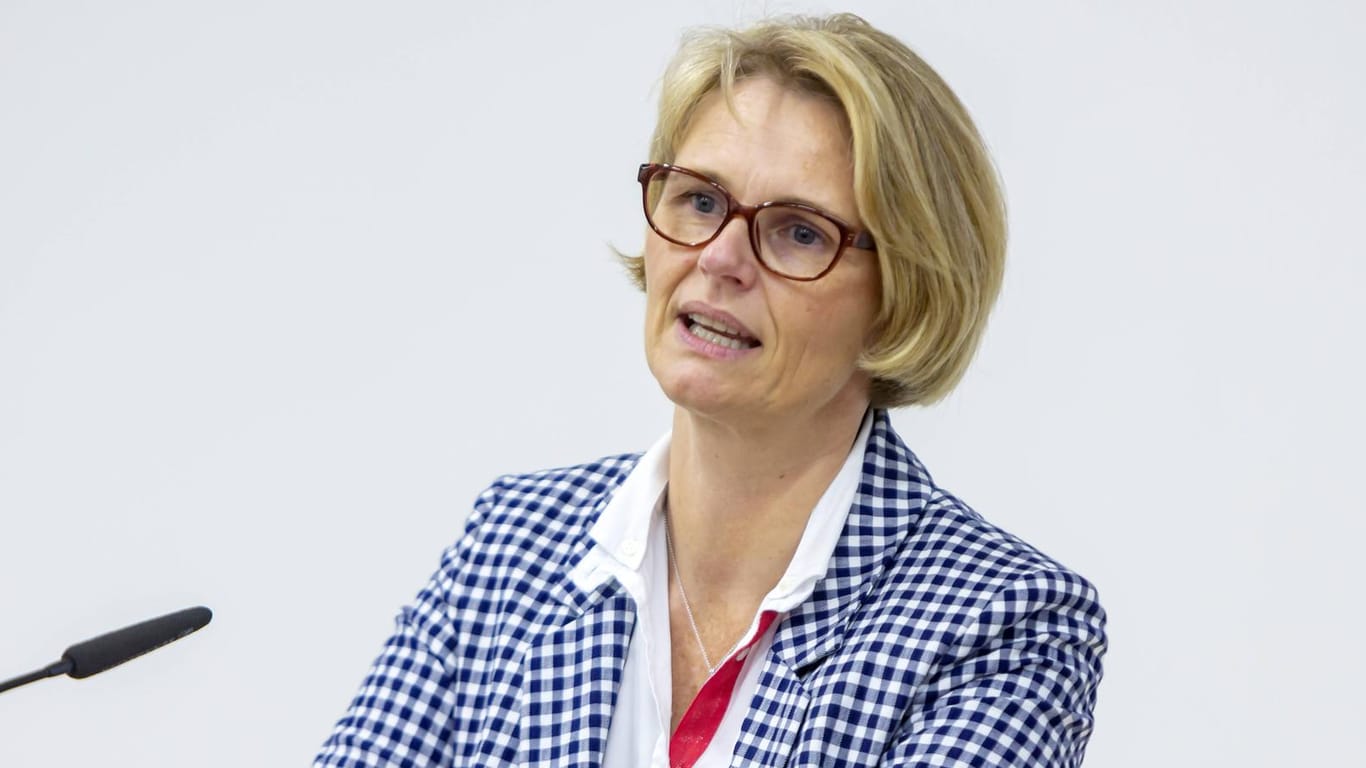 Anja Karliczek : Die Bundesforschungsministerin will dem Klimawandel trotzen.