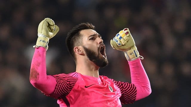 Wird als Neuzugang beim FC Augsburg gehandelt: Torwart Tomas Koubek. Wird als Neuzugang beim FC Augsburg gehandelt: Torwart Tomas Koubek.