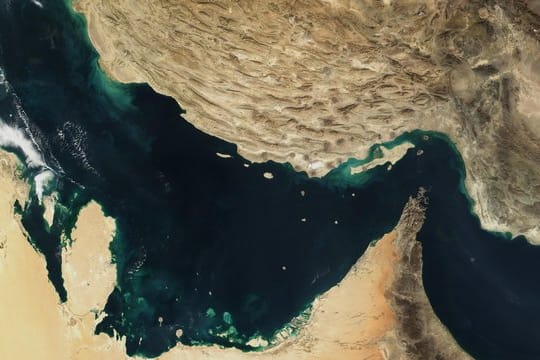 Die iranischen Revolutionsgarden haben im Persischen Golf einen irakischen Tanker beschlagnahmt.