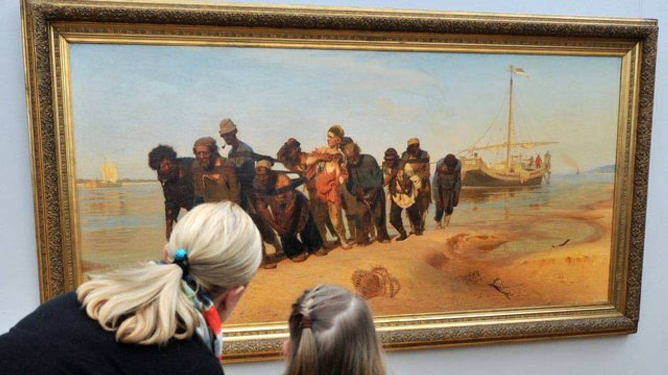 "Die Wolgatreidler" von Ilja Repin in der Ausstellung "Die Peredwischniki.