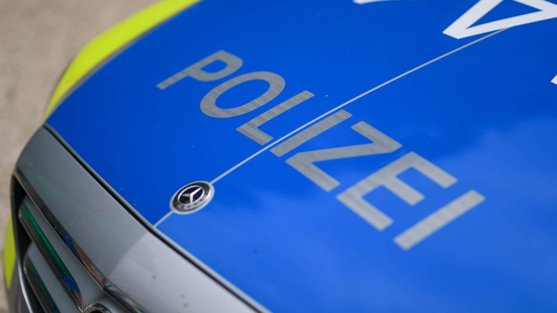 Streifenwagen der Polizei: Zwei Junggesellenabschiede sind eskaliert. (Symbolbild) Streifenwagen der Polizei: Zwei Junggesellenabschiede sind eskaliert. (Symbolbild)