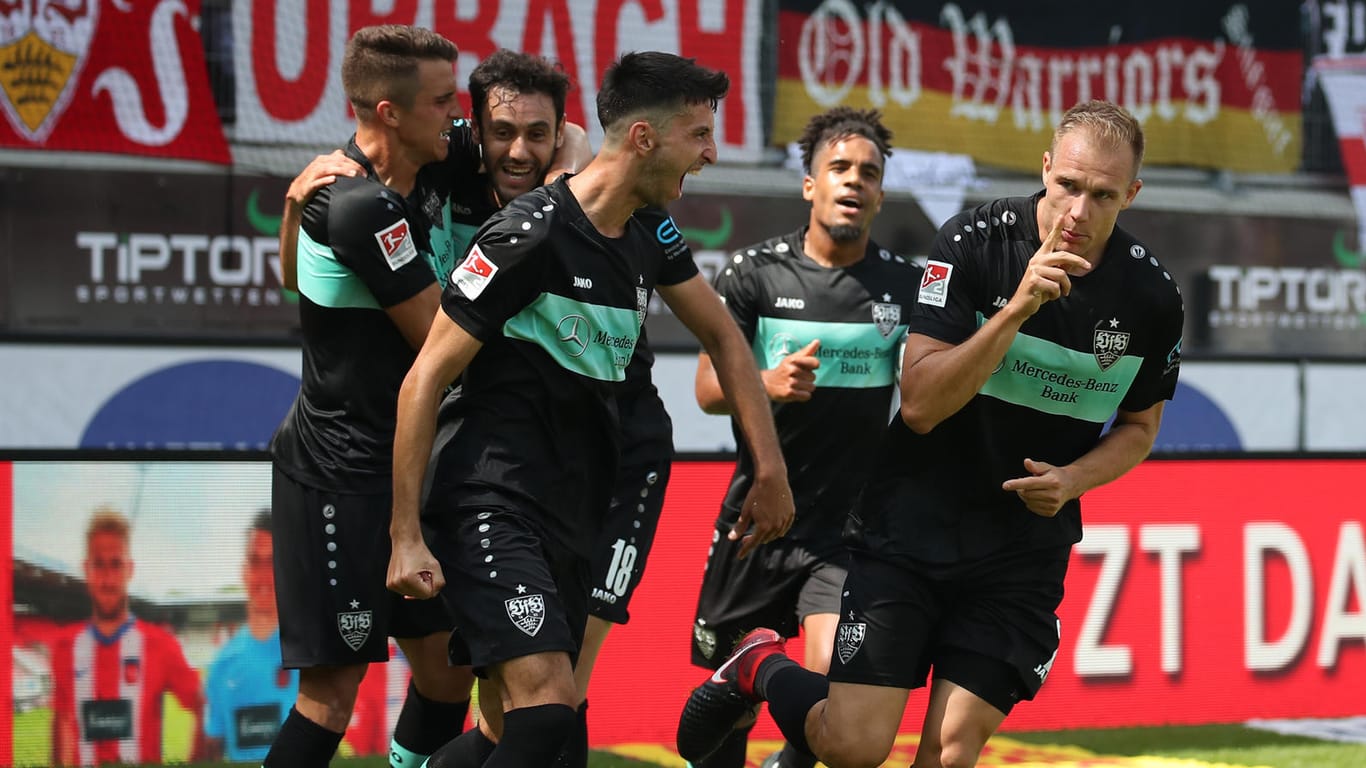 Holger Badstuber (r.) erhöhte für den VfB Stuttgart zwischenzeitlich auf 2:0.