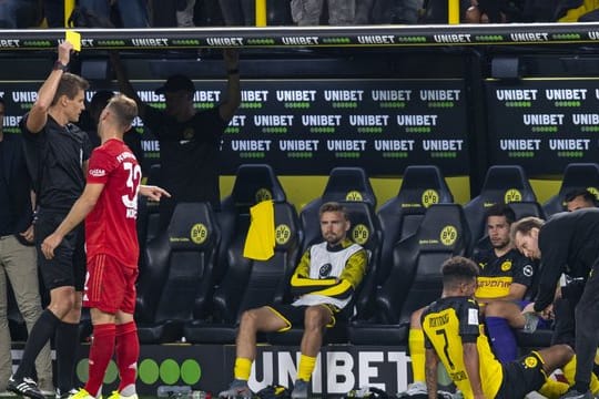 Gut bedient: Bayerns Joshua Kimmich sieht Gelb.