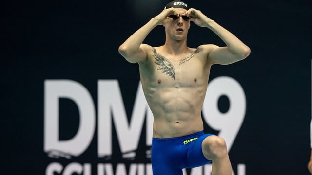 Schwimm-Weltmeister Florian Wellbrock hat bei den deutschen Meisterschaften seinen dritten Titel gewonnen. Schwimm-Weltmeister Florian Wellbrock hat bei den deutschen Meisterschaften seinen dritten Titel gewonnen.