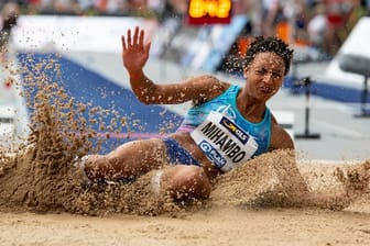 Europameisterin Malaika Mihambo hat in Berlin ihren dritten deutschen Meistertitel im Weitsprung gewonnen.