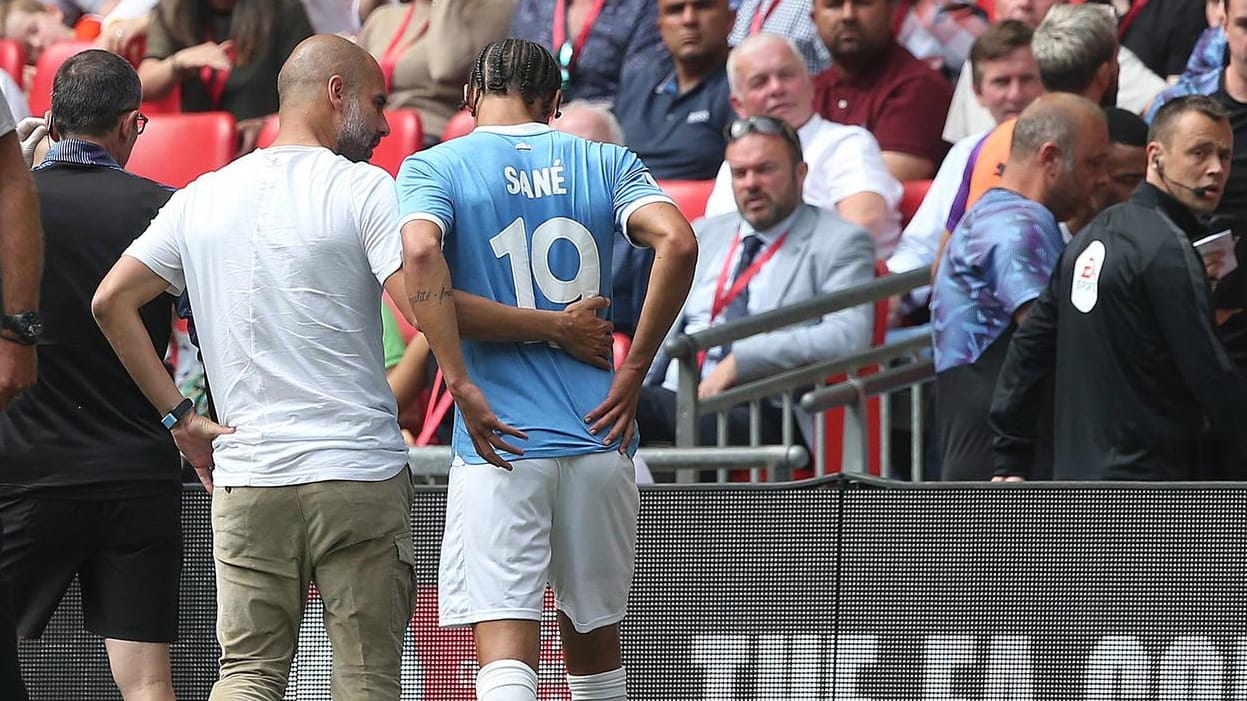 Schreckmoment: Guardiola (l.) führt Sané vom Platz.