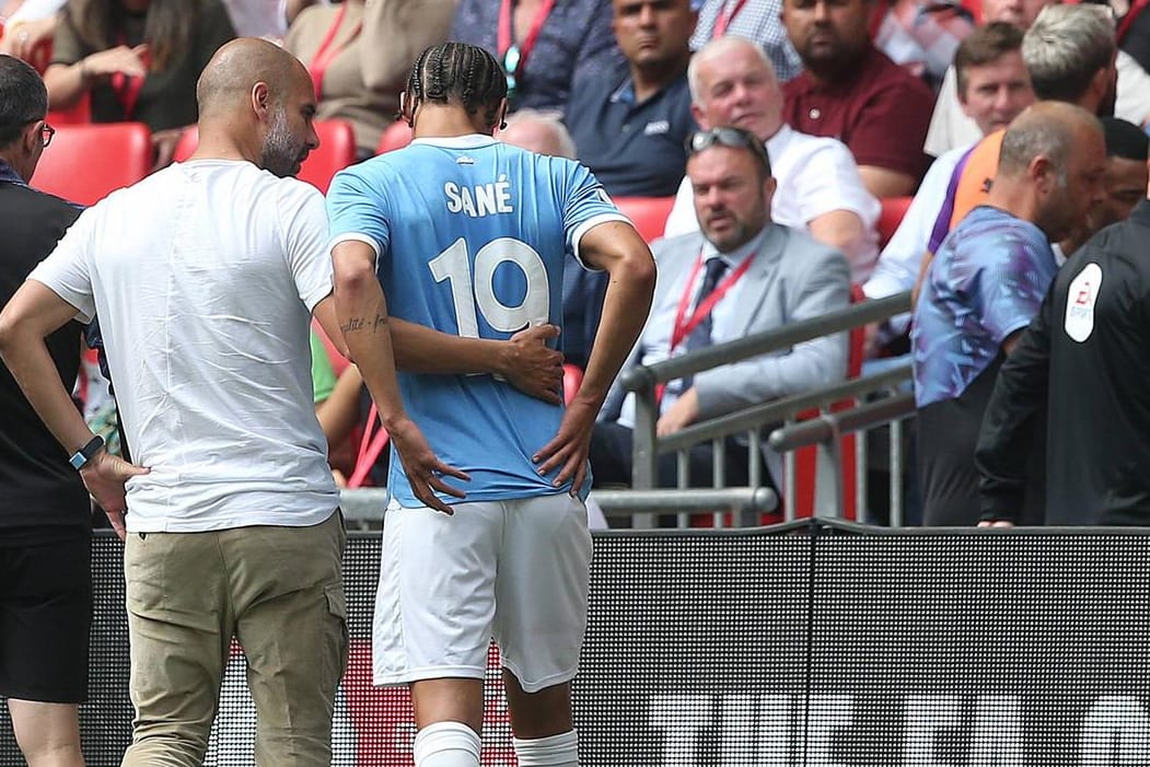 Schreckmoment: Guardiola (l.) führt Sané vom Platz.