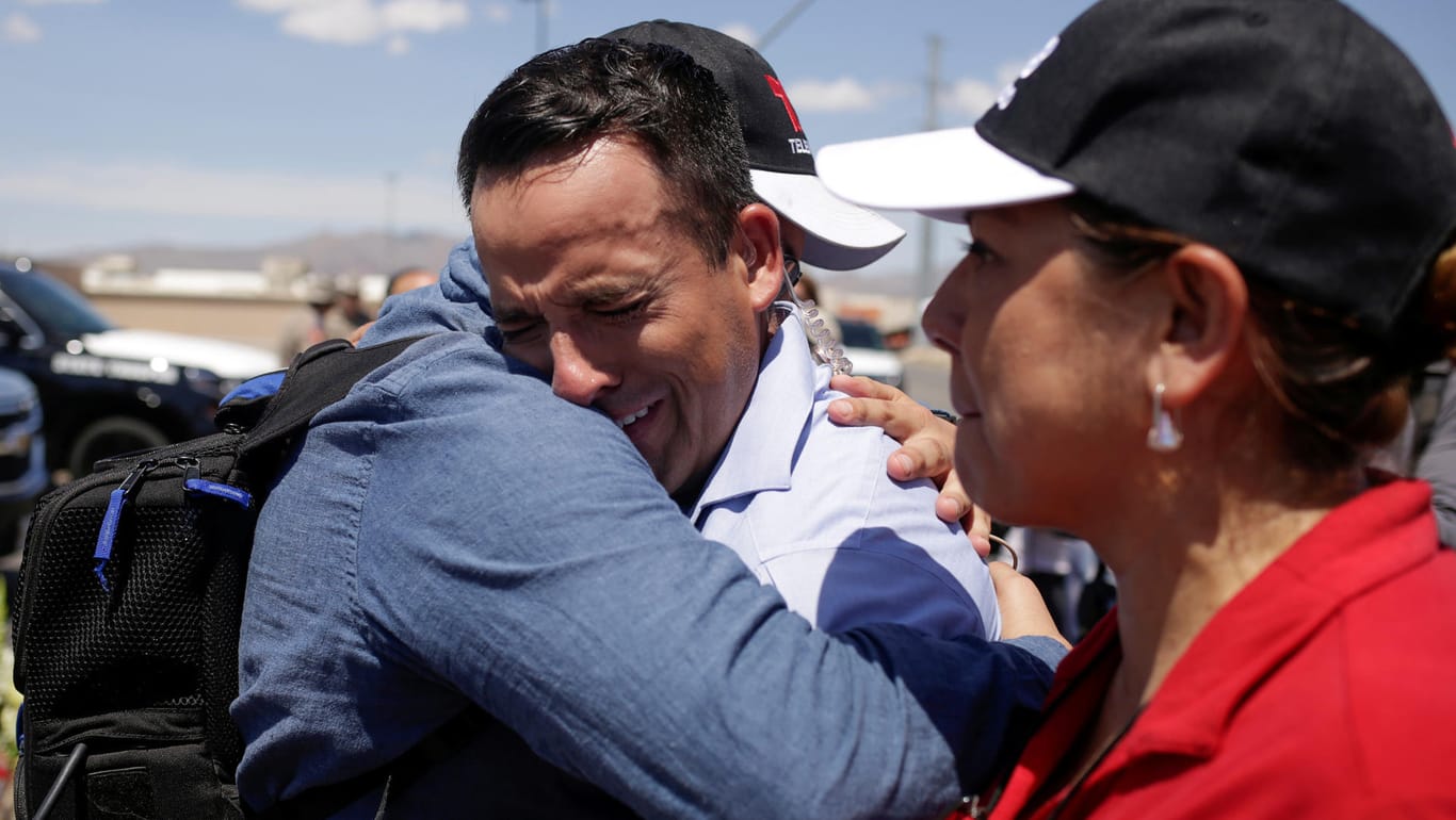 Unfassbare Gewalttat: Ein TV-Reporter bricht in El Paso in Tränen aus.