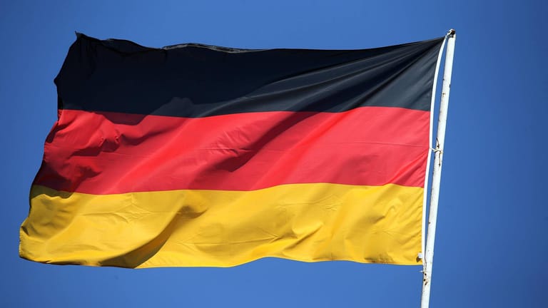 Die Farben der deutschen Flagge symbolisieren Einigkeit, Freiheit und Demokratie.