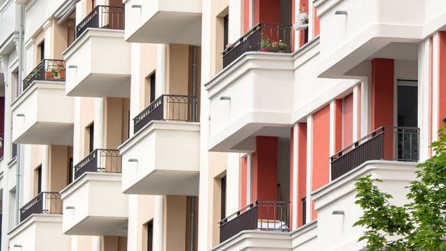 Mieter müssen ihren Balkon so ordentlich halten, dass Wasser abfließen kann.