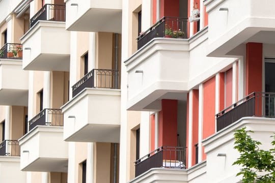 Mieter müssen ihren Balkon so ordentlich halten, dass Wasser abfließen kann.