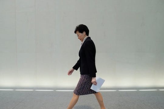 Carrie Lam, Regierungschefin von Hongkong verurteilt die anhaltende Gewalt bei den Demonstrationen in der Stadt.