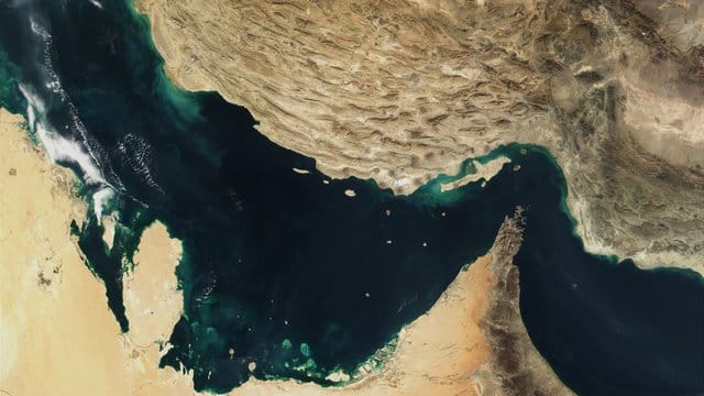 Die iranischen Revolutionsgarden haben im Persischen Golf einen irakischen Tanker beschlagnahmt. Die iranischen Revolutionsgarden haben im Persischen Golf einen irakischen Tanker beschlagnahmt.