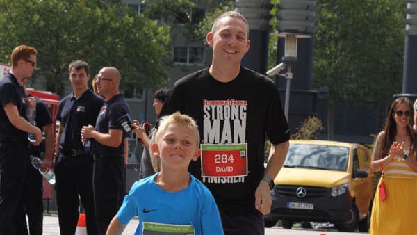 7. Kölner Treppenlauf: Groß und Klein nahmen für den guten Zweck teil.