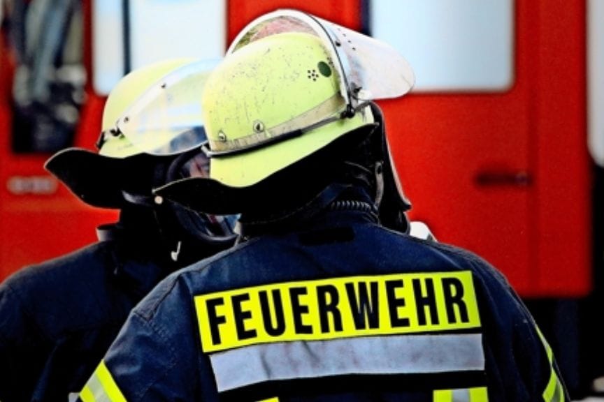 Einsatzkräfte der Feuerwehr: In Hagen ist ein Feuerwehrmann verstorben.