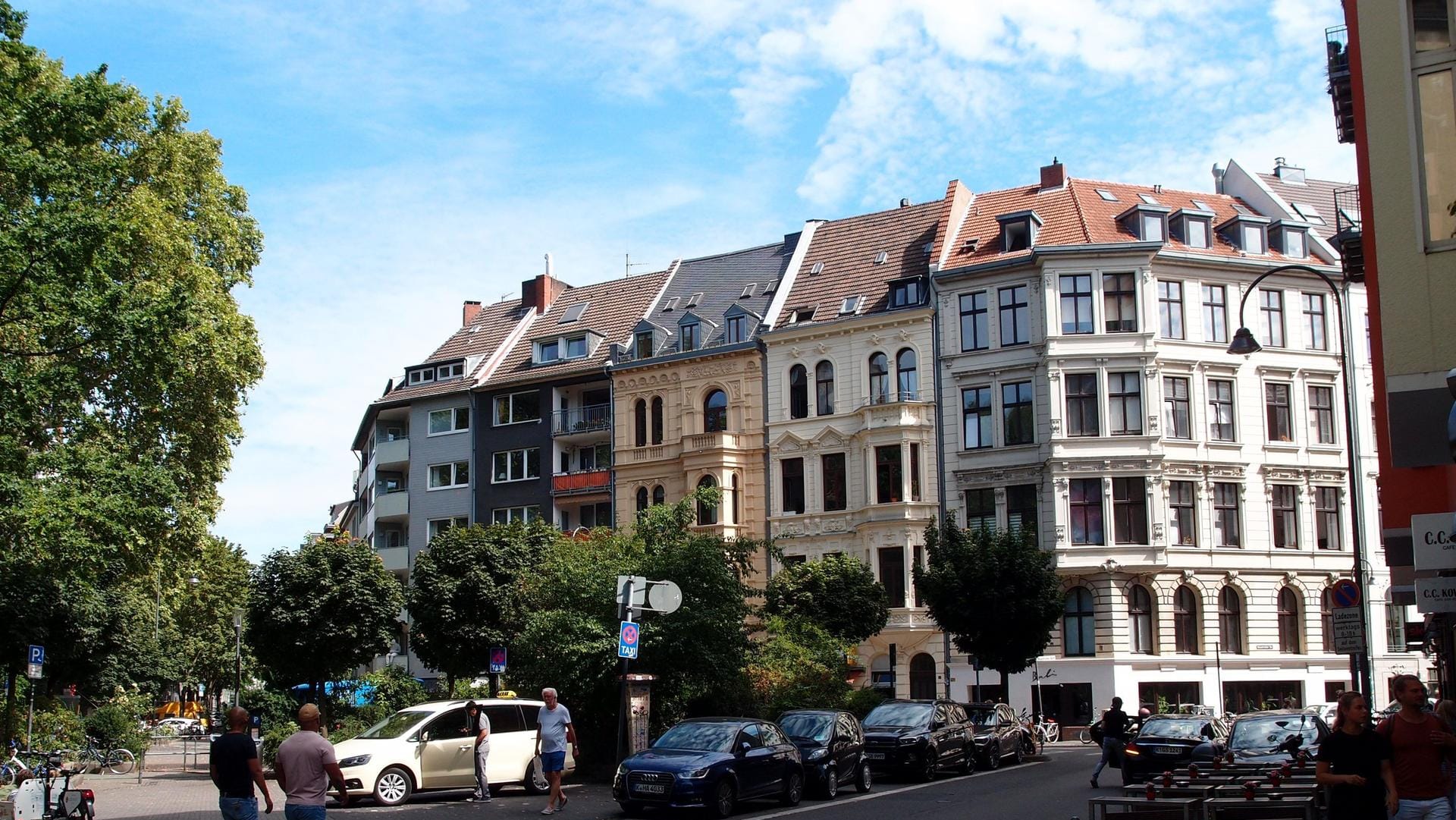 Der Brüsseler Platz tagsüber: Zu dieser Zeit ist es noch ruhig und beschaulich.