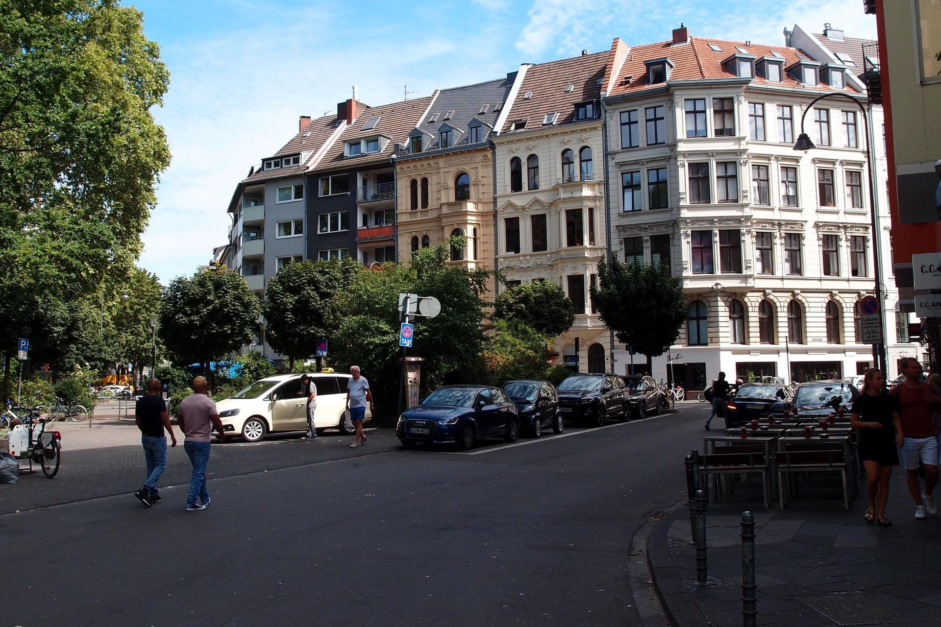 Der Brüsseler Platz tagsüber: Zu dieser Zeit ist es noch ruhig und beschaulich.