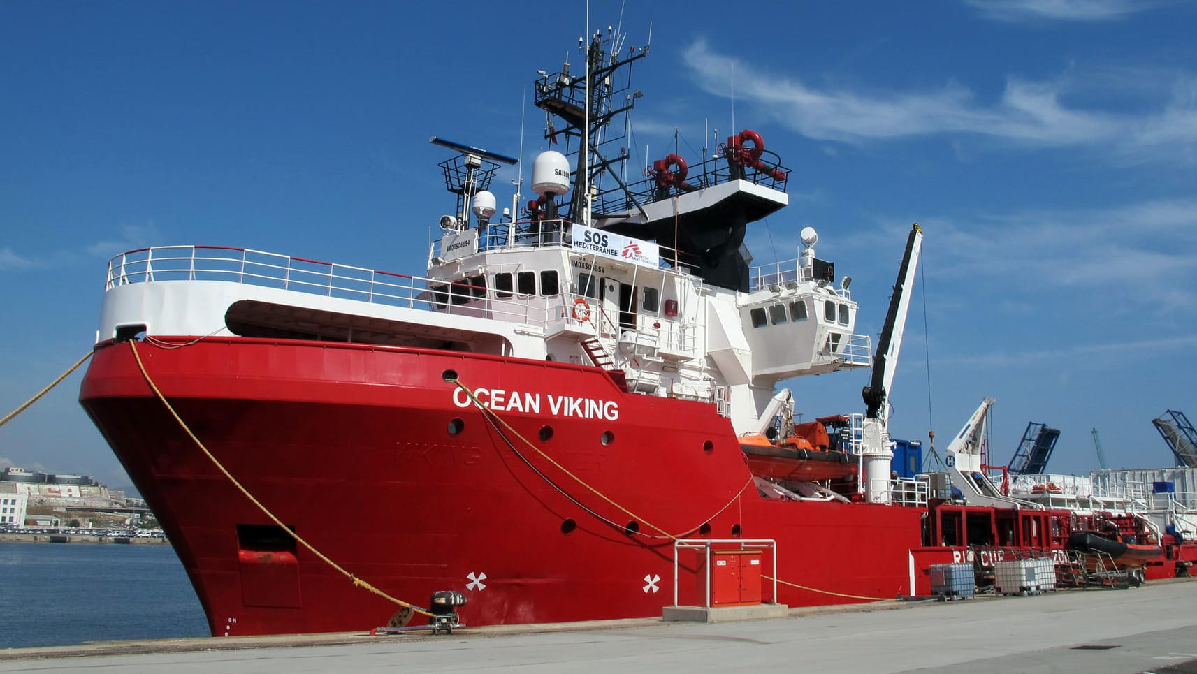 Die "Ocean Viking" im Hafen von Marseille: Das Seenotrettungsschiff befindet sich auf dem Weg in das zentrale Mittelmeer. Die "Ocean Viking" im Hafen von Marseille: Das Seenotrettungsschiff befindet sich auf dem Weg in das zentrale Mittelmeer.