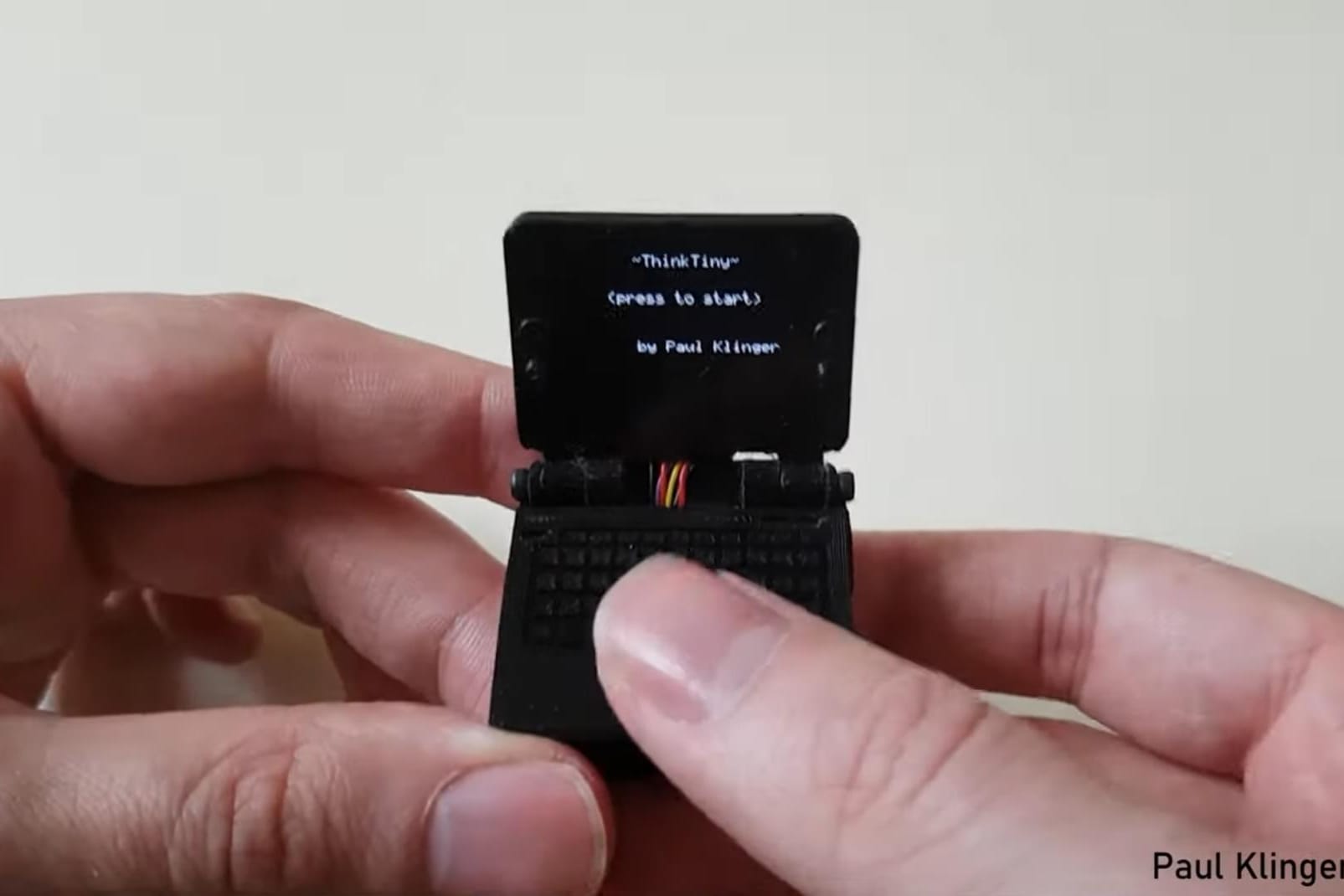 Der Mini-Laptop ThinkTiny: Auf dem Gerät laufen Spiele wie "Tetris".