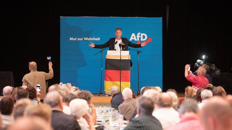 Björn Höcke beim Start in den AfD-Wahlkampf in Sachsen: Die Partei ringt um ihre Identität.