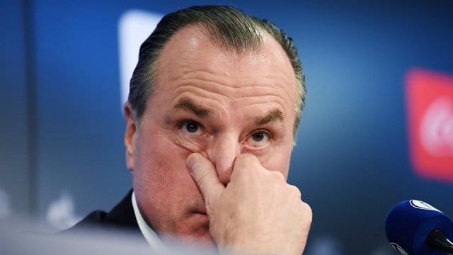Muss sich vor dem Schalker Ehrenrad erklären: Vorstandsboss Clemens Tönnies. Muss sich vor dem Schalker Ehrenrad erklären: Vorstandsboss Clemens Tönnies.
