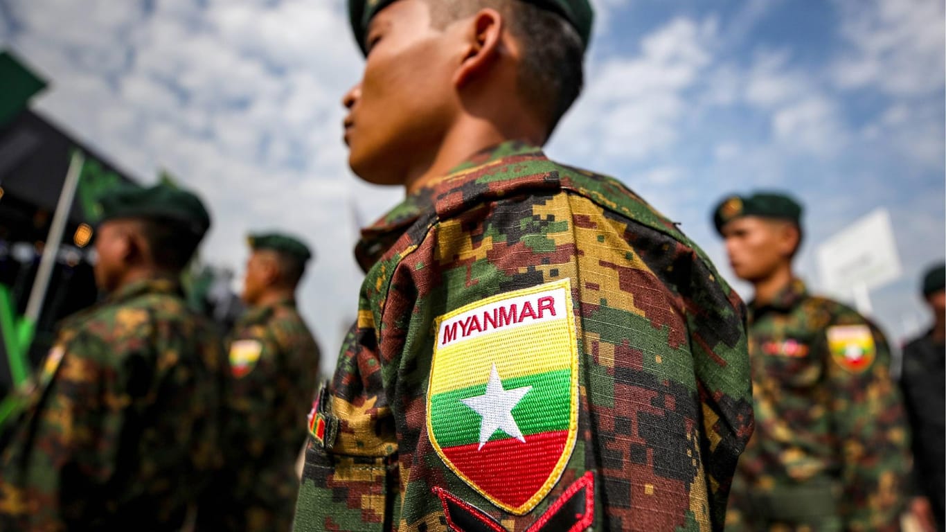 Soldat aus Myanmar: Das Militär des Landes kontrolliert viele Unternehmen und Teile der Politik im Land – die UN fordert Sanktionen.
