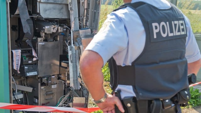 Gesprengter Fahrkartenautomat Gesprengter Fahrkartenautomat