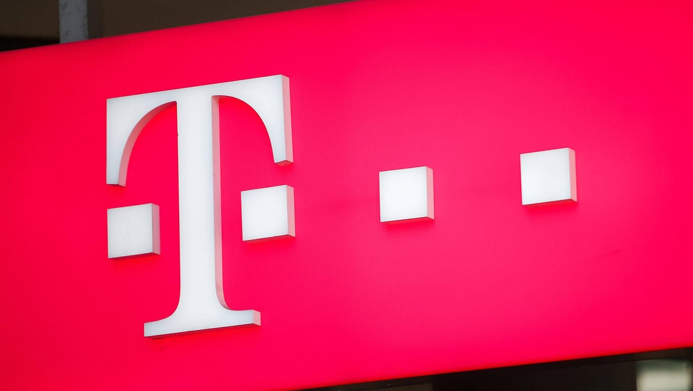 Das Logo der Telekom: Das Unternehmen hat nach einem Gerichtsurteil seinen StreamOn-Tarif angepasst.