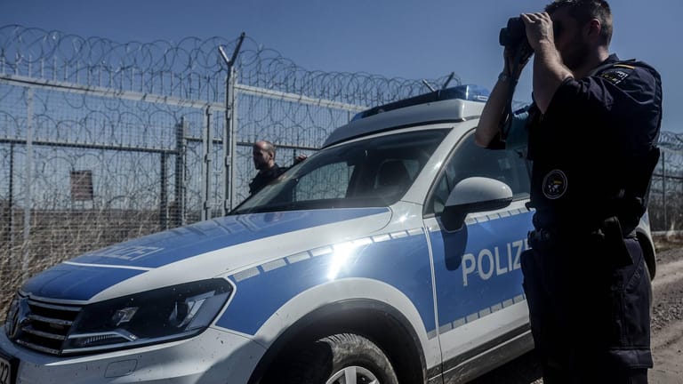 Beamte der Bundespolizei in Bulgarien an der Grenze zur Türkei: Über die an Einsätzen beteiligten nationalen Beamten habe Frontext "keine Autorität". (Symbolfoto)