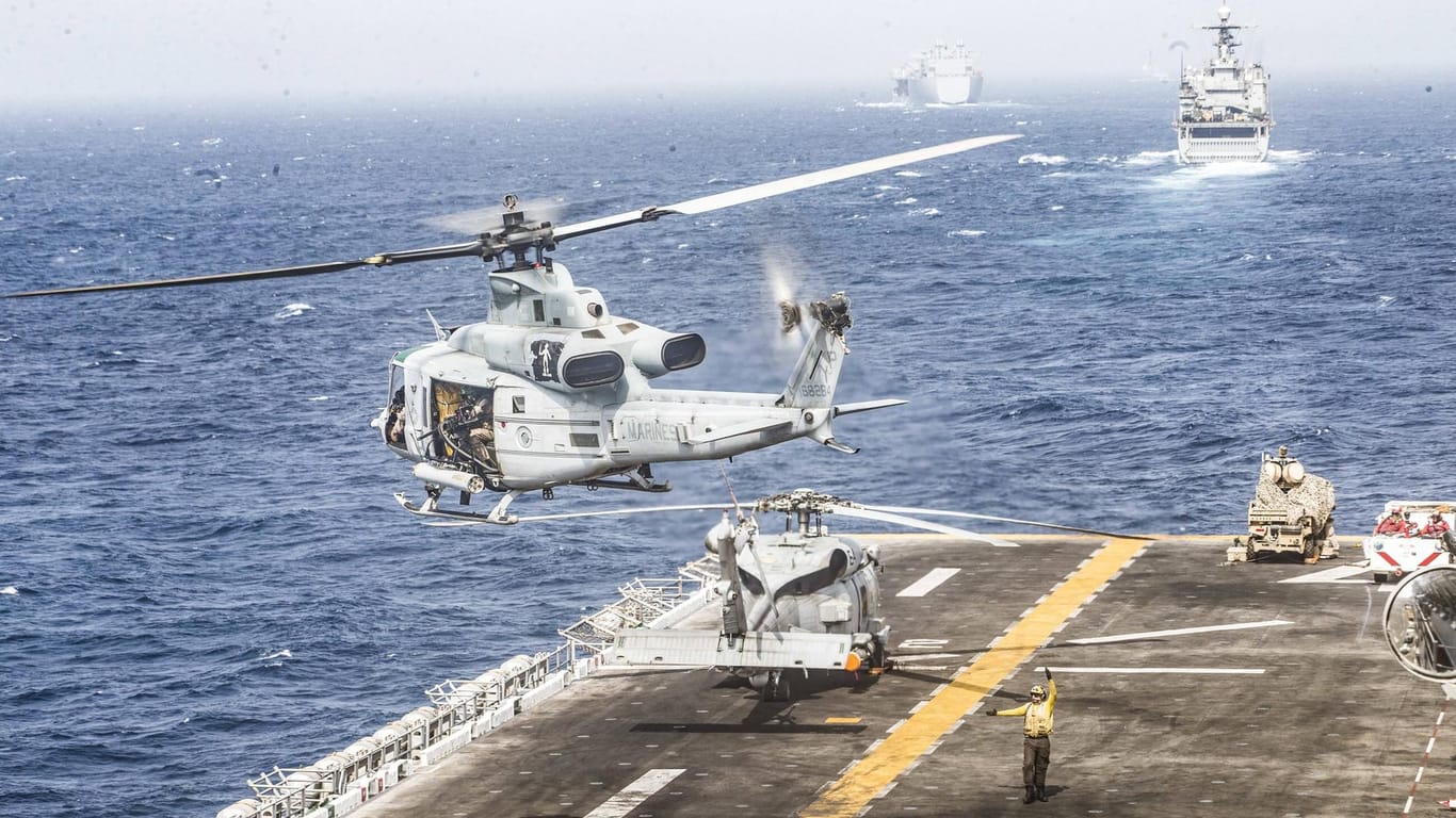 Ein Hubschrauber startet von Bord eines US-Kriegsschiffes in der Straße von Hormus: Künftig mit britischer Unterstützung? (Symbolfoto)