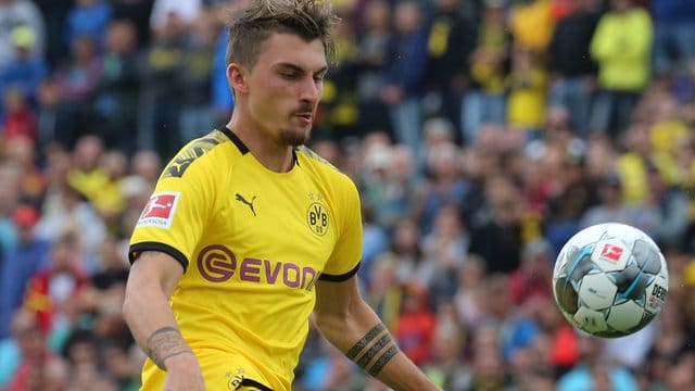 Soll vor dem Wechsel nach Moskau stehen: Dortmunds Maximilian Philipp spielt den Ball. Soll vor dem Wechsel nach Moskau stehen: Dortmunds Maximilian Philipp spielt den Ball.