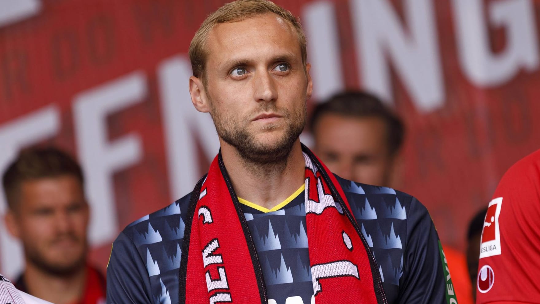 Natürlich mit Fan-Schal: Außenbahnspieler Marcel Risse (hier bei der Saisoneröffnung Anfang August) ist gebürtiger Kölner und FC-Anhänger. Natürlich mit Fan-Schal: Außenbahnspieler Marcel Risse (hier bei der Saisoneröffnung Anfang August) ist gebürtiger Kölner und FC-Anhänger.