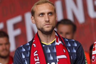 Natürlich mit Fan-Schal: Außenbahnspieler Marcel Risse (hier bei der Saisoneröffnung Anfang August) ist gebürtiger Kölner und FC-Anhänger.