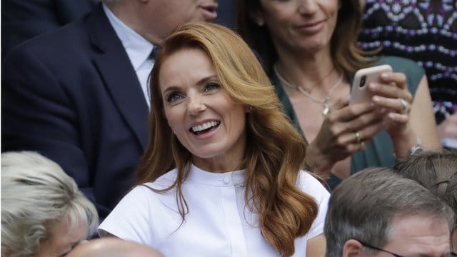 Geri Horner sitzt beim Wimbledon-Turnier in der königlichen Loge.